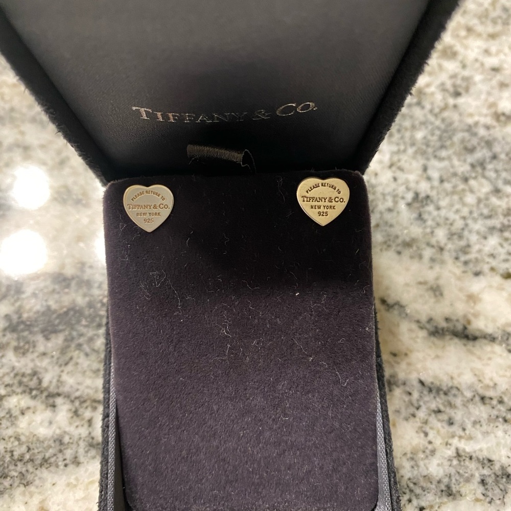 Return to Tiffany’s Heart Studs in Sterling Silver